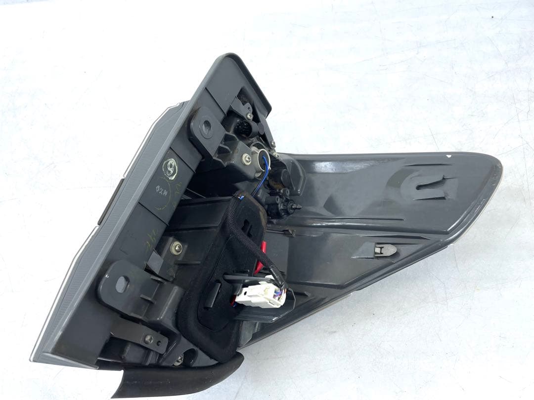 ヴェルファイア 20系前期 左 LED テールランプ純正 KOITO 58-29