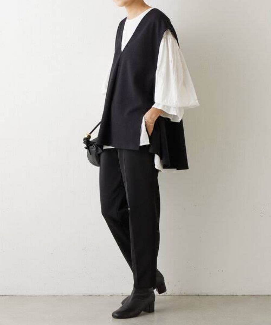 新品／BEARDSLEY ビアズリー　ブークレフレアーベスト　ブラック