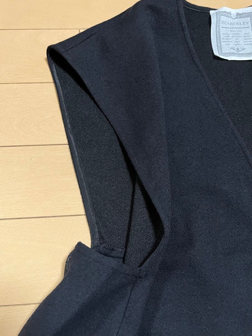 新品／BEARDSLEY ビアズリー　ブークレフレアーベスト　ブラック