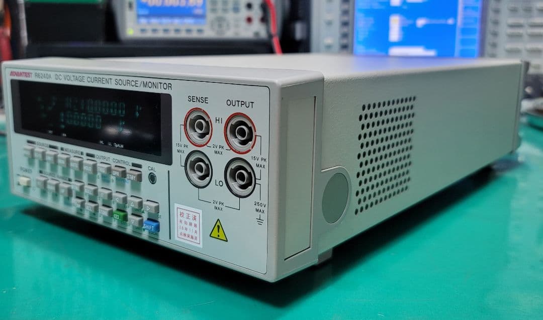 精密直流 電圧/電流発生器 ADVANTEST R6240A 0V-15V 4A