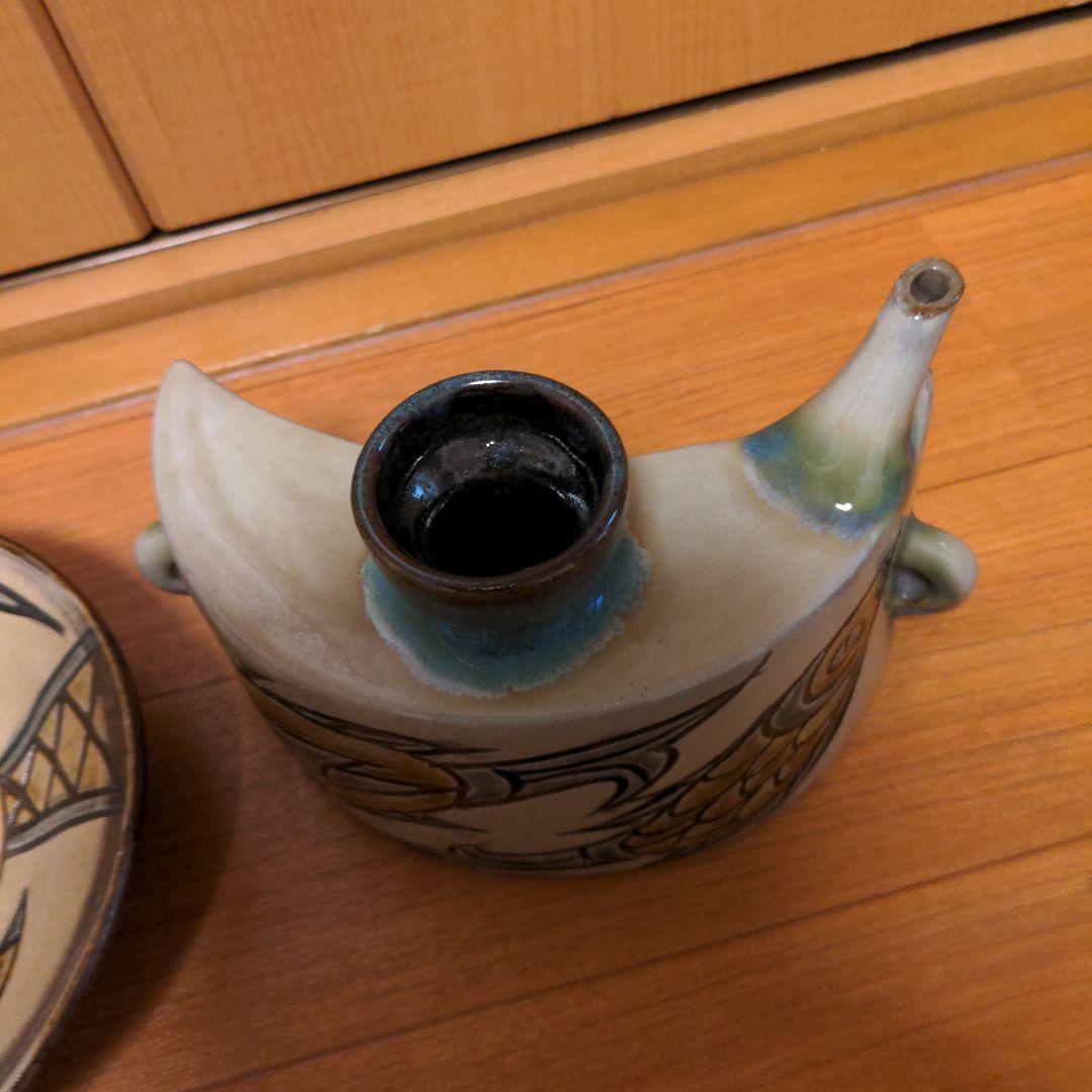 沖縄　壺屋焼　宮城須美子作　 半月型　抱瓶　徳利　平皿　未使用✨️