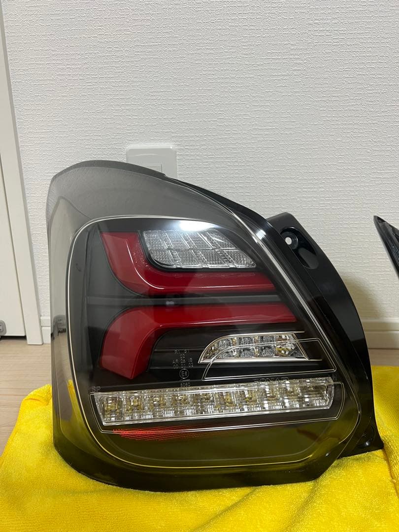 値下げしました！！ スイフトスポーツZC33Sテールランプ SONAR製