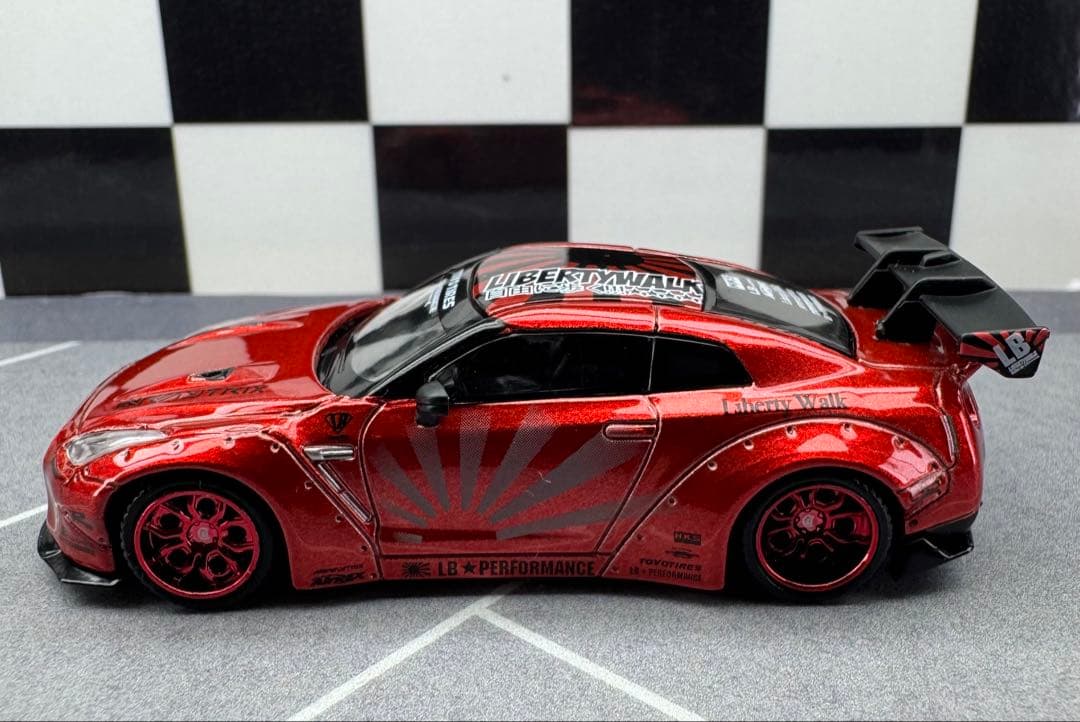 MINI GT LB★WORKS Nissan GT-R Candy Red