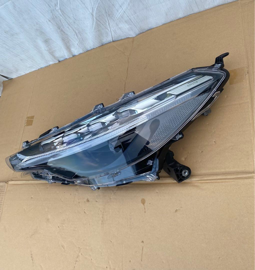トヨタ カローラクロス ZVG11 純正ヘッドライト COROLLA CROSS