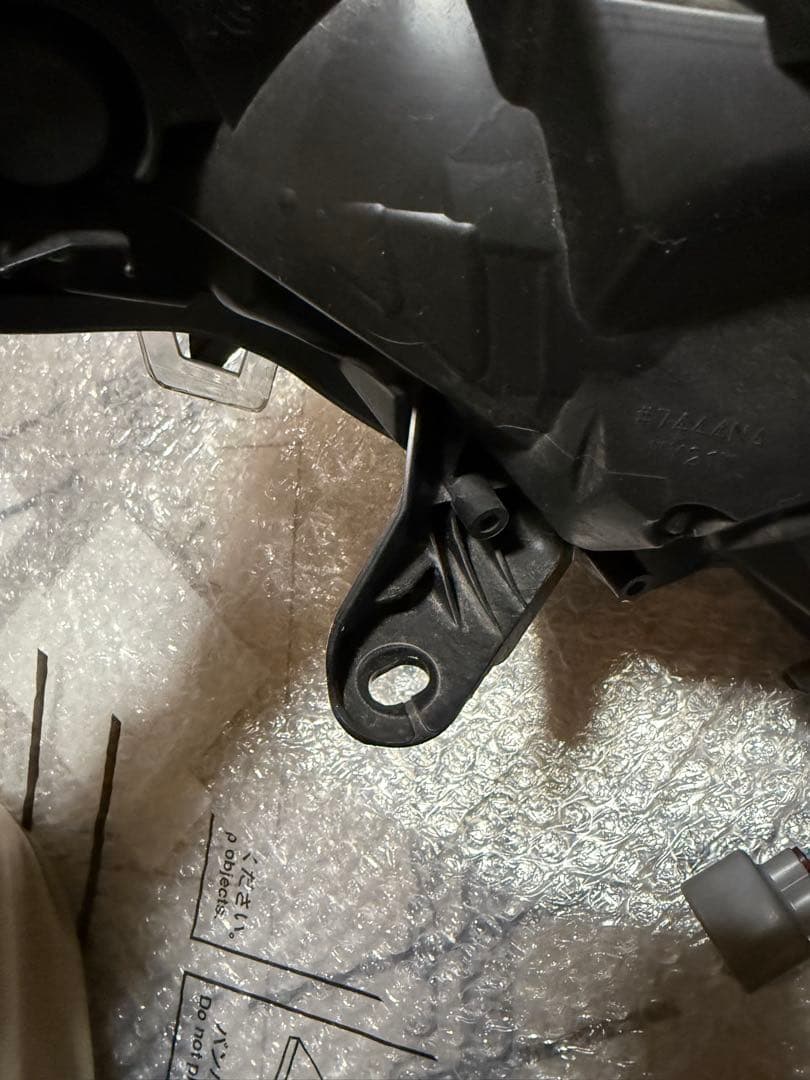 RAV4 純正ヘッドライト 右 補修歴なし。ラブフォー