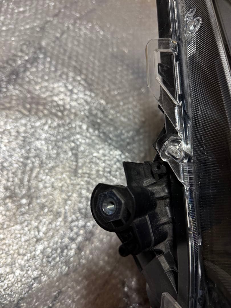 RAV4 純正ヘッドライト 右 補修歴なし。ラブフォー