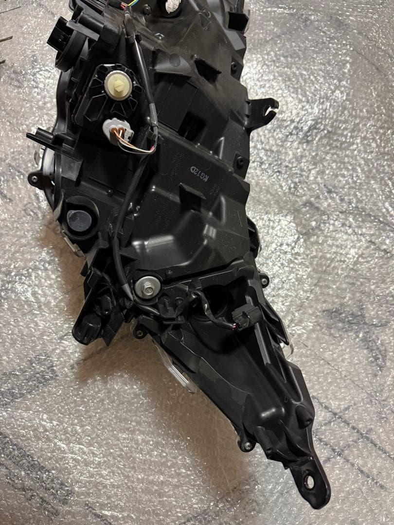 RAV4 純正ヘッドライト 右 補修歴なし。ラブフォー