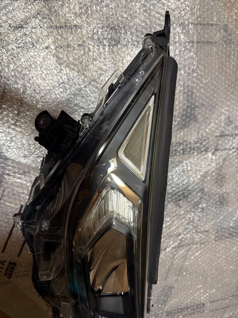 RAV4 純正ヘッドライト 右 補修歴なし。ラブフォー