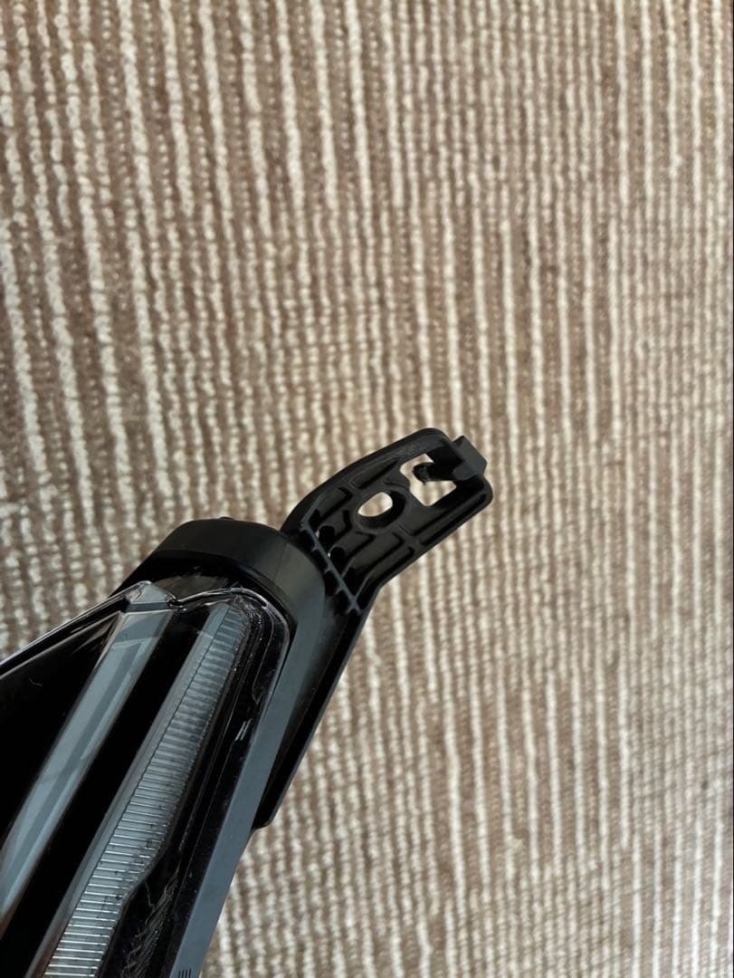 美品デリカミニ 右ヘッドライトKoito 100-237A7 LED