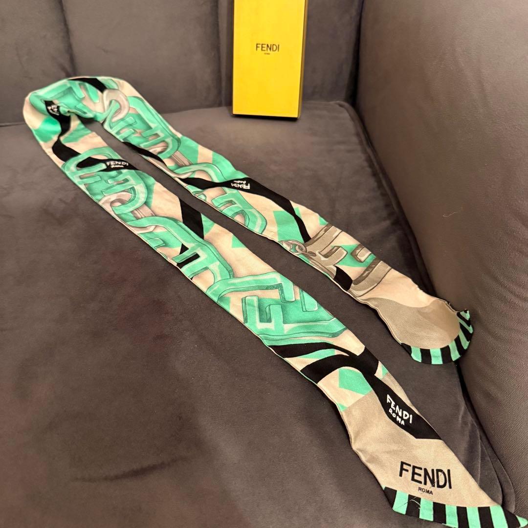 FENDI フェンディ ラッピー リバーシブル スキニースカーフ