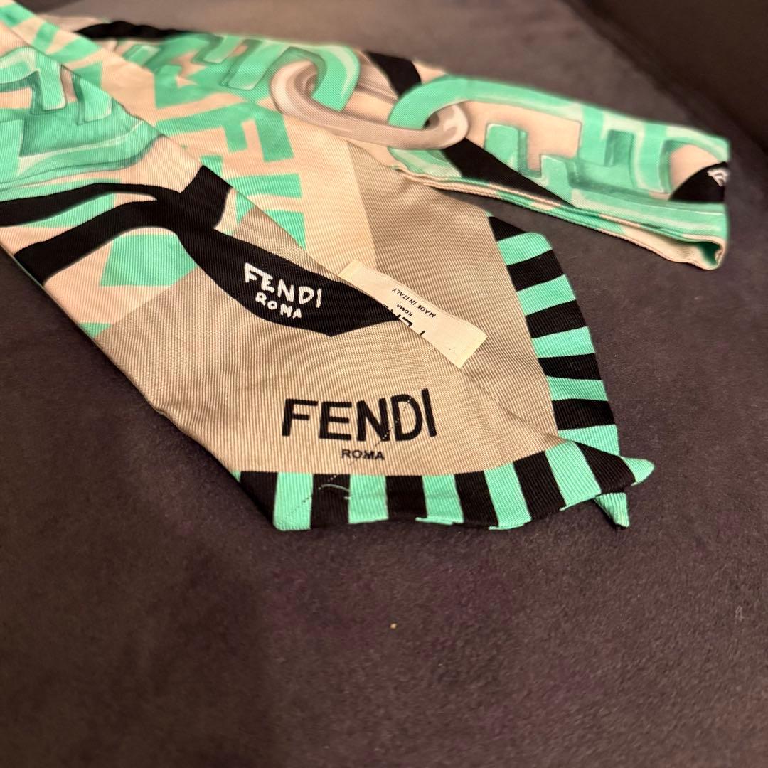 FENDI フェンディ ラッピー リバーシブル スキニースカーフ