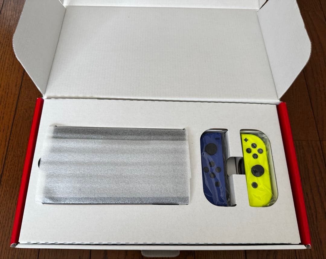 ニンテンドーSwitch 付属品、箱あり　中古品　純正ケース付き