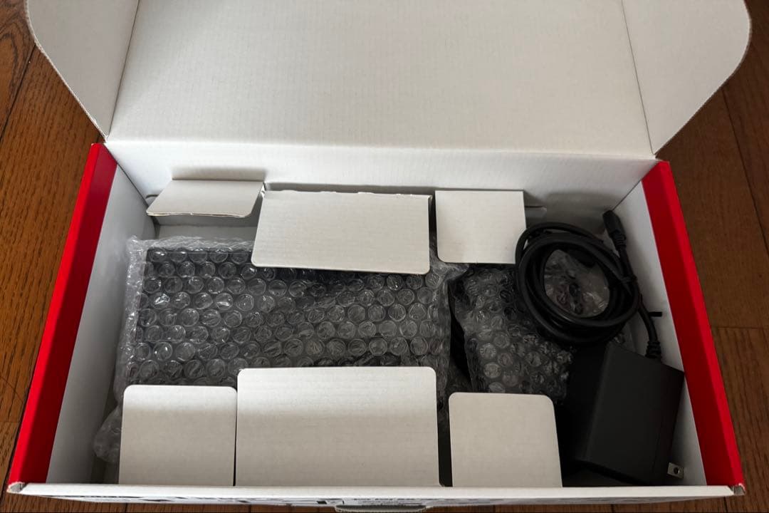 ニンテンドーSwitch 付属品、箱あり　中古品　純正ケース付き