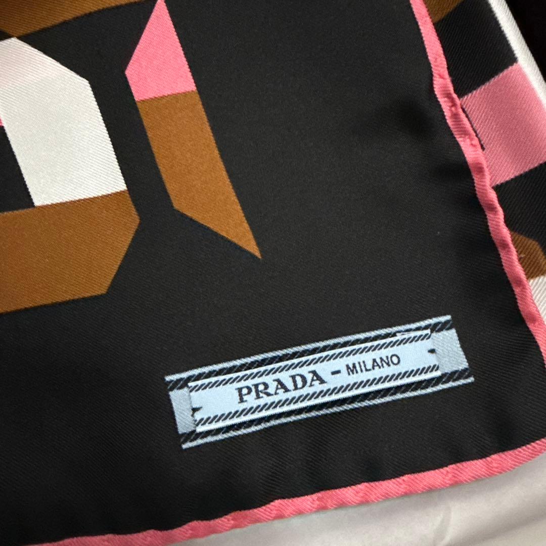 PRADA 幾何学模様 シルクスカーフ 900x900mm