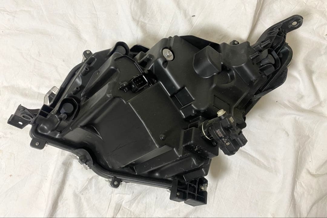 M900A ルーミー　後期　右ヘッドライト　中古
