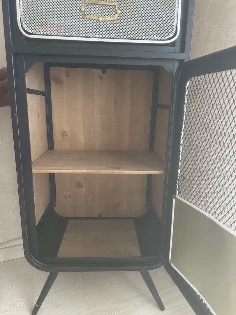 男前！メッシュドア付きキャビネット