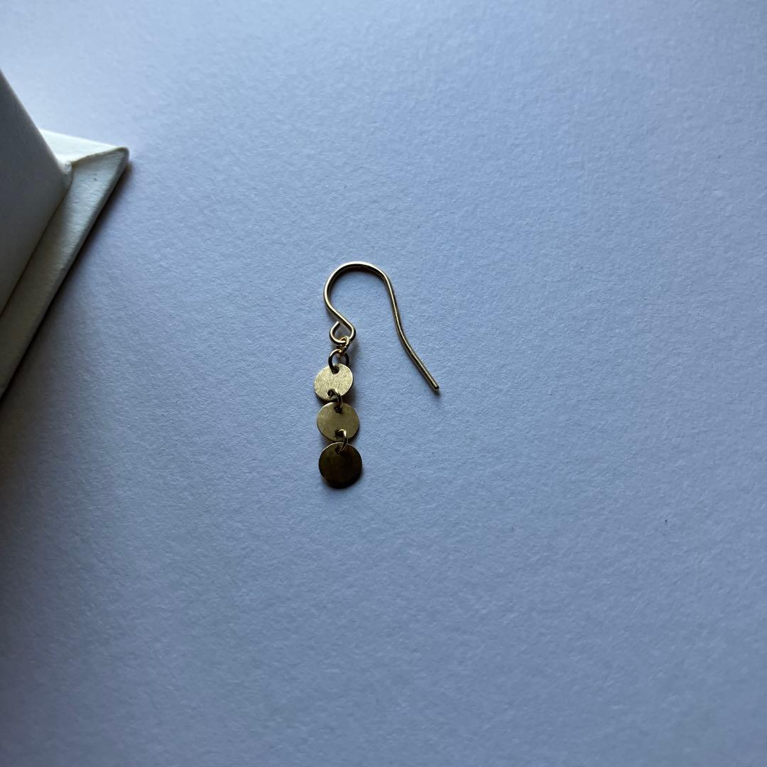 18Ｋ刻印あり　3連ゴールドプレートピアス