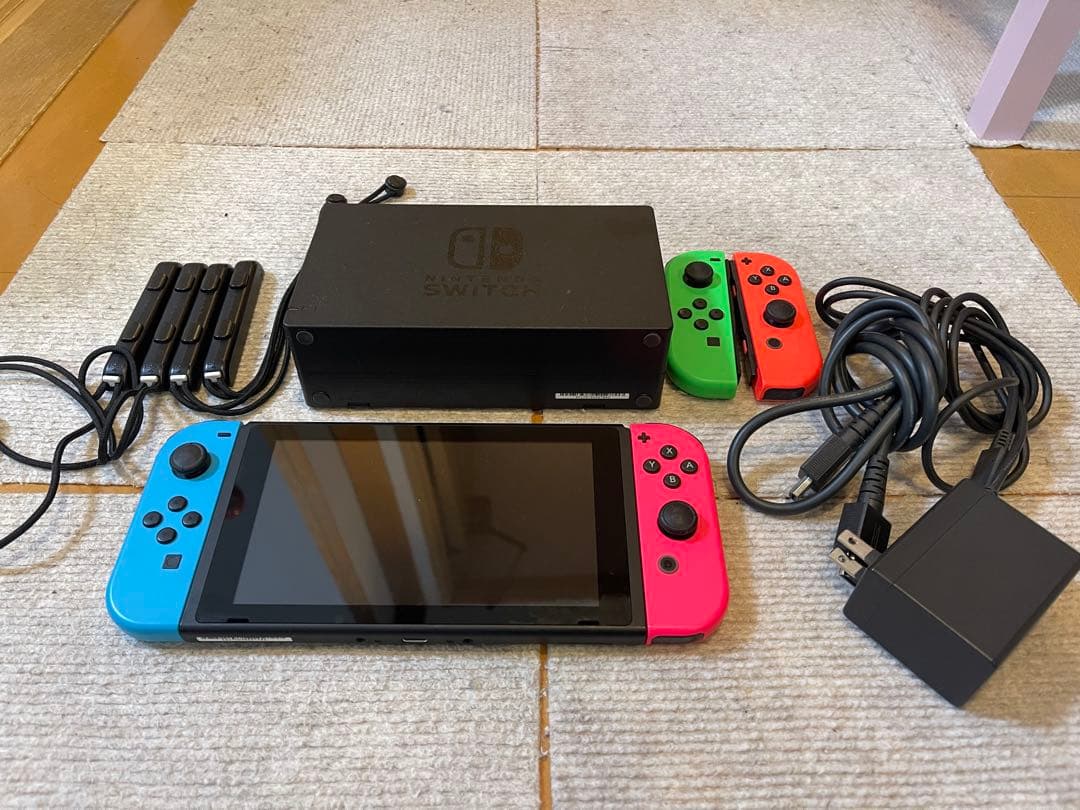 Nintendo Switch 本体　Joy-Con付属