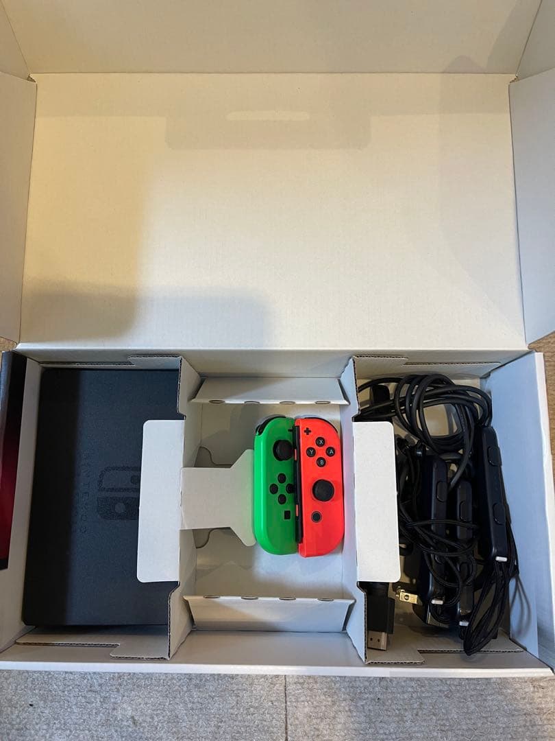 Nintendo Switch 本体　Joy-Con付属