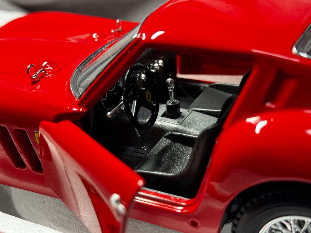 フェラーリ250GTO 1/18 オリジナルシリーズ ブラーゴ 京商