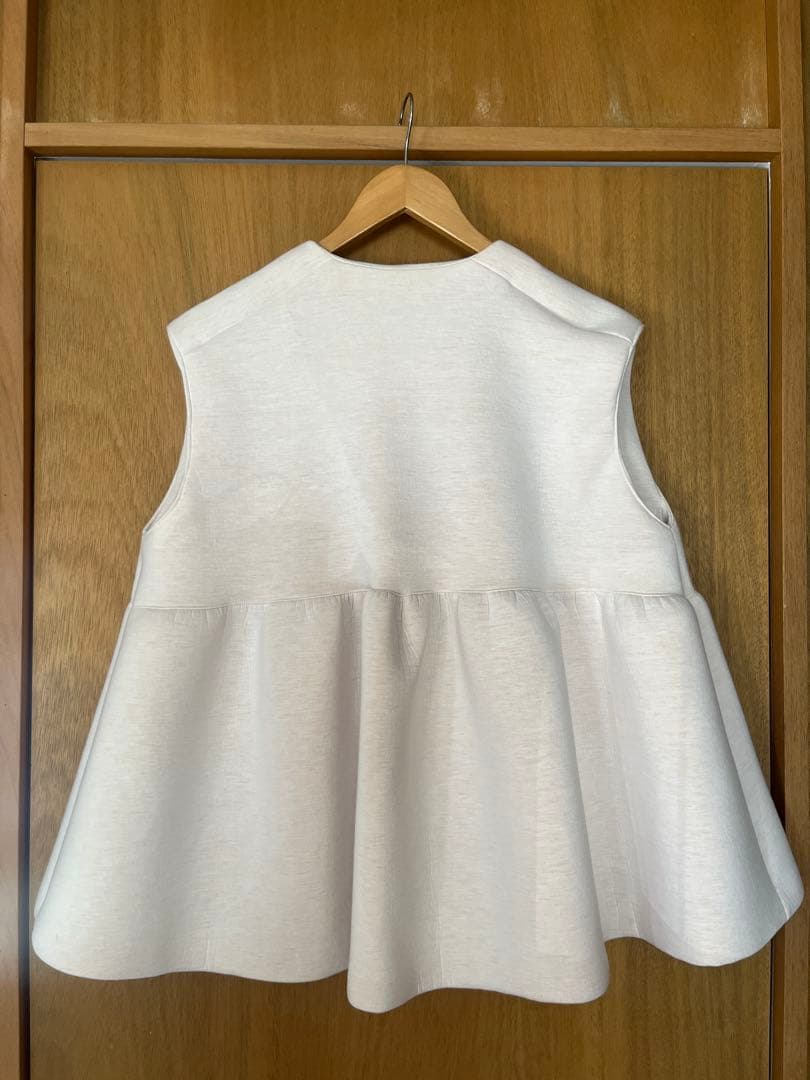 【未使用】即完売eLLa_selectshopジレ 白ベスト