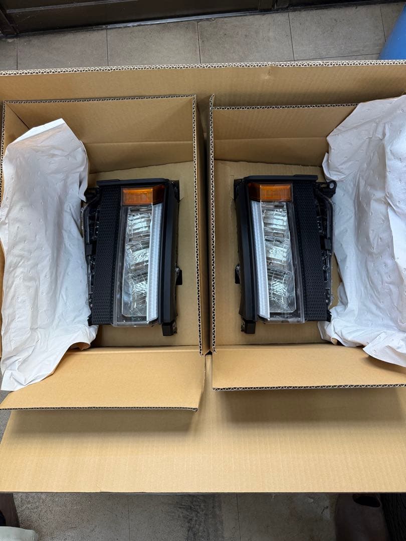ランクル250 VX 純正角目ヘッドライト
