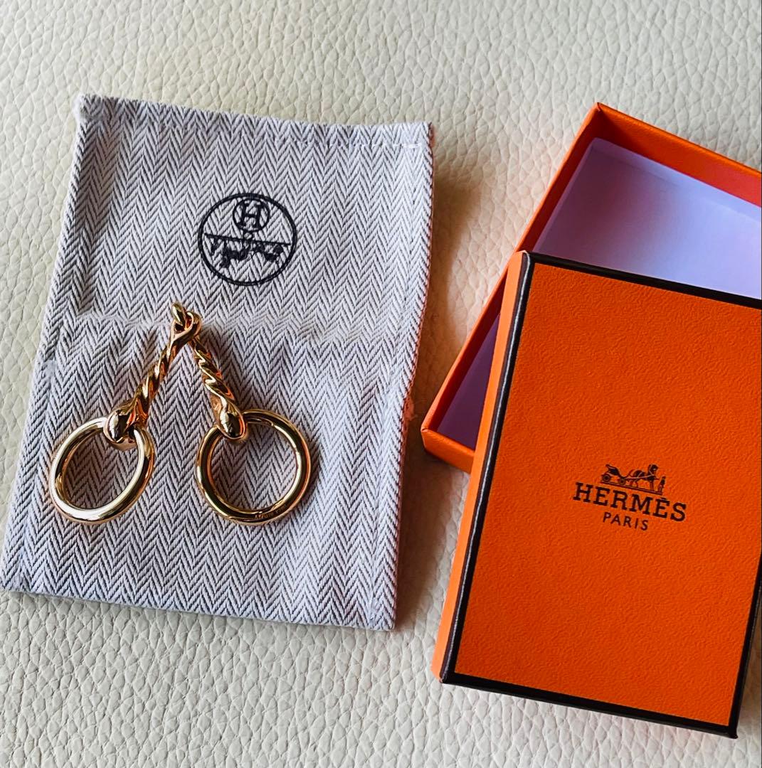 m*中様 未使用品　HERMES ゴールドスカーフリング