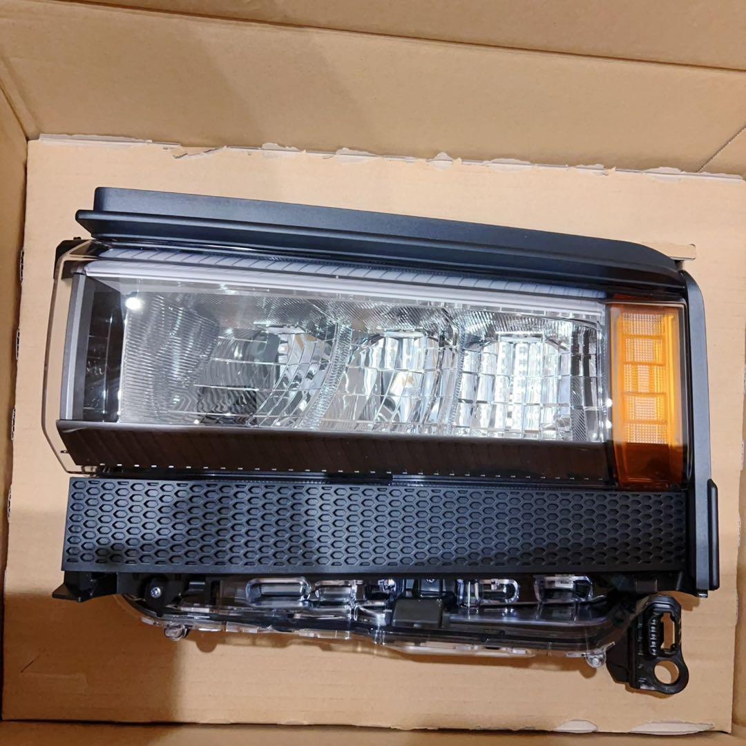【新品未使用】純正 ランドクルーザー250 角目LEDヘッドライト