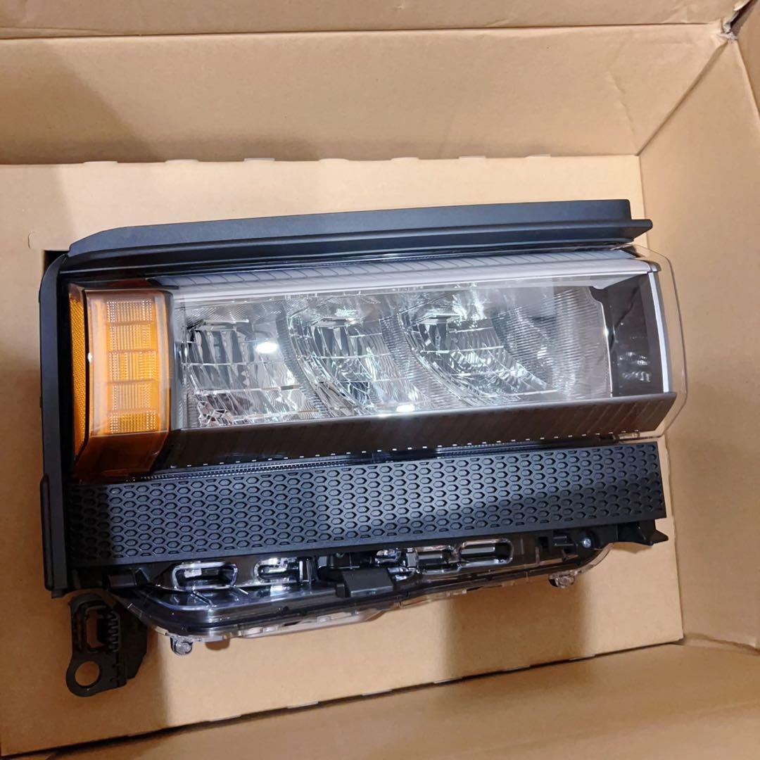 【新品未使用】純正 ランドクルーザー250 角目LEDヘッドライト