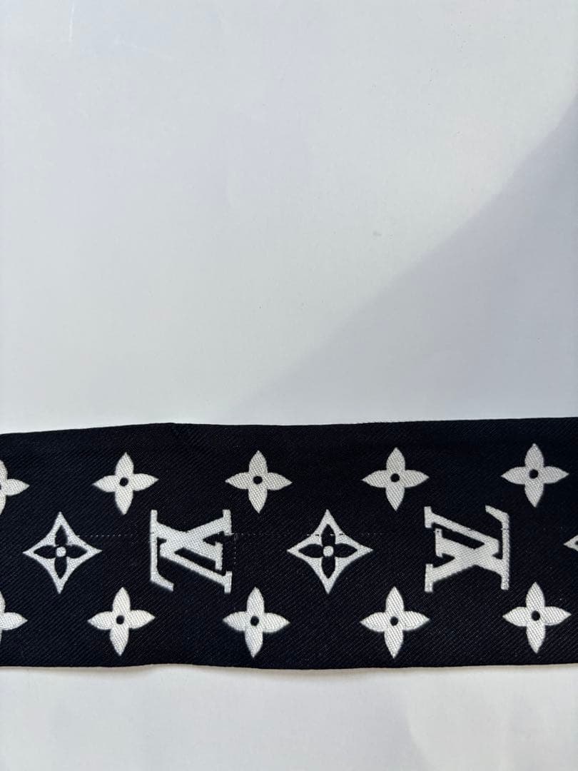 LOUIS VUITTON モノグラム シルクスカーフ バンドー 黒/白