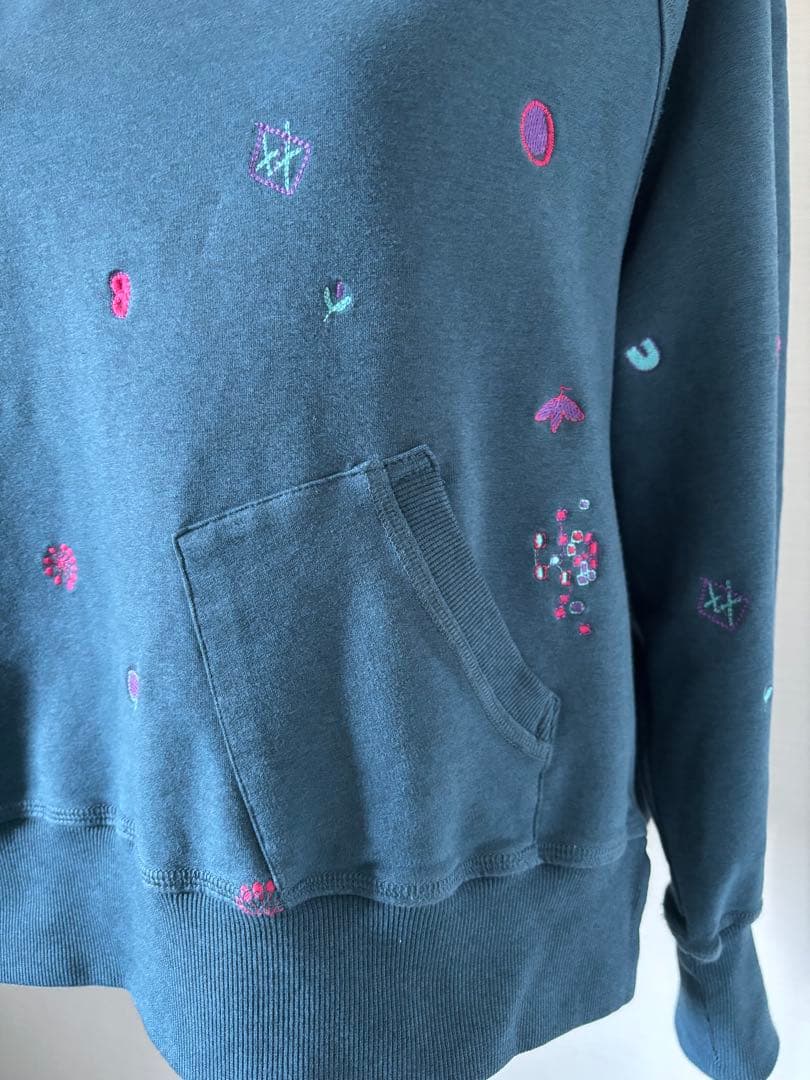 超美品☆センソユニコCube-Cubeの刺繍入りパーカー