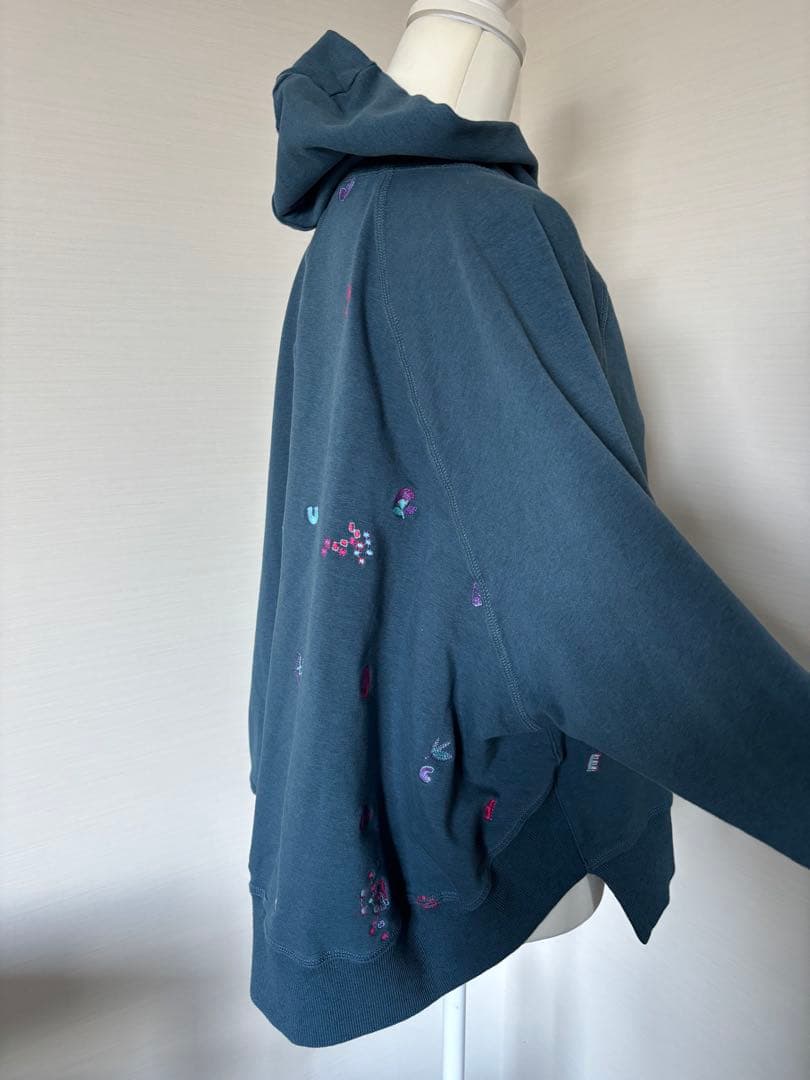 超美品☆センソユニコCube-Cubeの刺繍入りパーカー