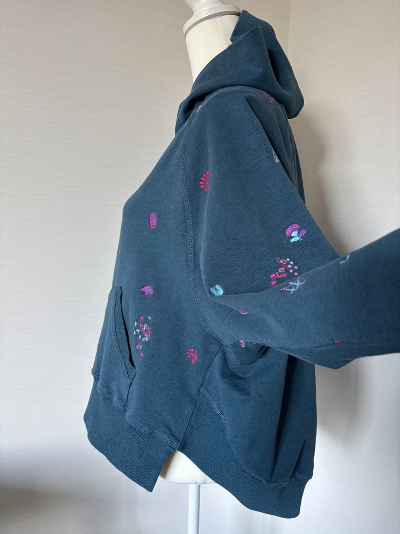 超美品☆センソユニコCube-Cubeの刺繍入りパーカー