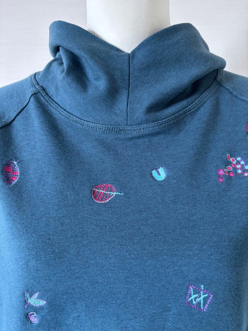 超美品☆センソユニコCube-Cubeの刺繍入りパーカー