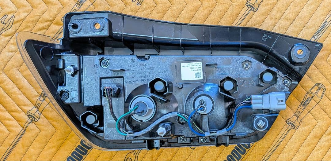 スズキ純正　MH55S.MH95SワゴンRスティングレー　テールレンズ右