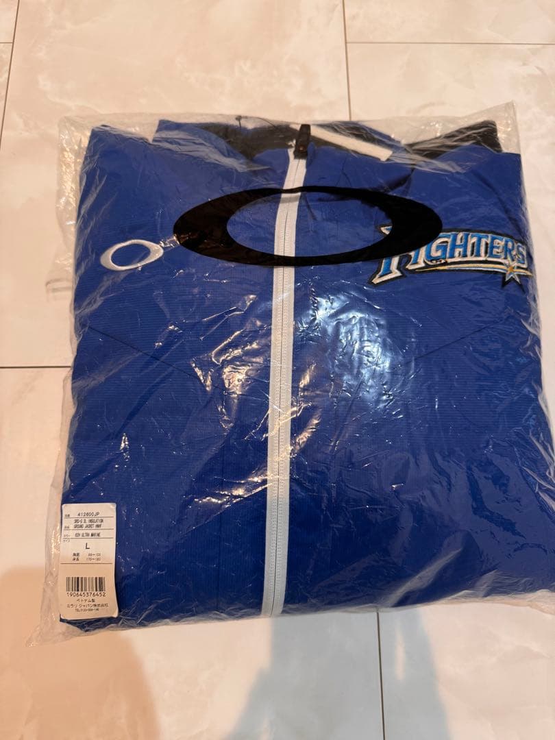 Oakley ファイターズ　グラウンドジャケット Lサイズ