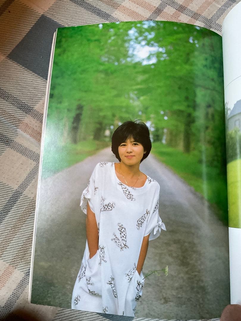 昭和58年／石野真子写真集／プレイボーイアイズ特別編集・集英社　撮影／沢渡朔。