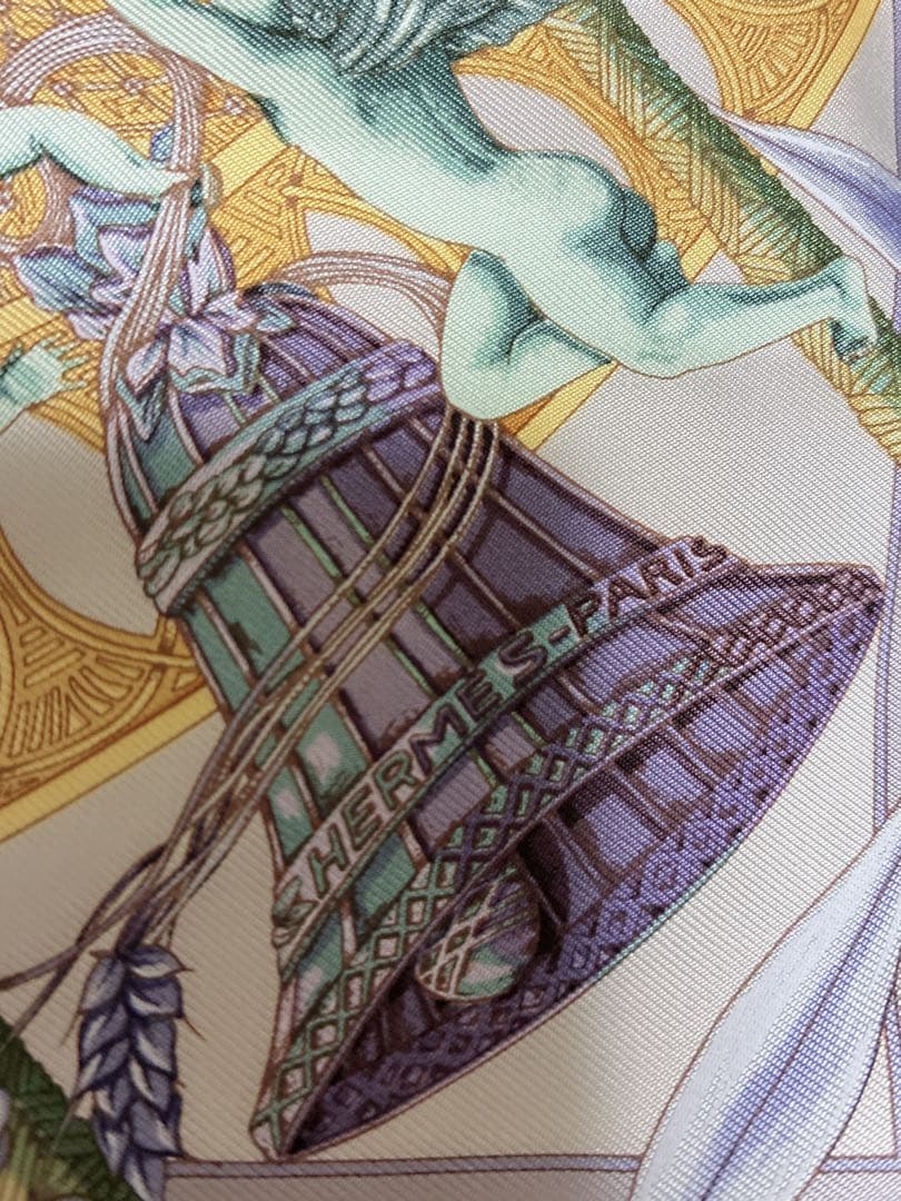 HERMES シルクスカーフ 花と天使柄　カレ42