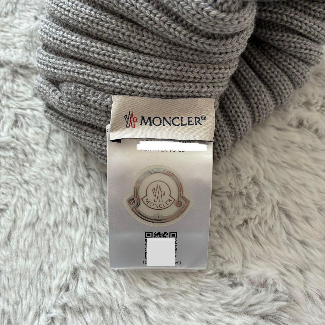 【お値下げ】MONCLER グレー ファー付きニット帽　タグ、袋付き