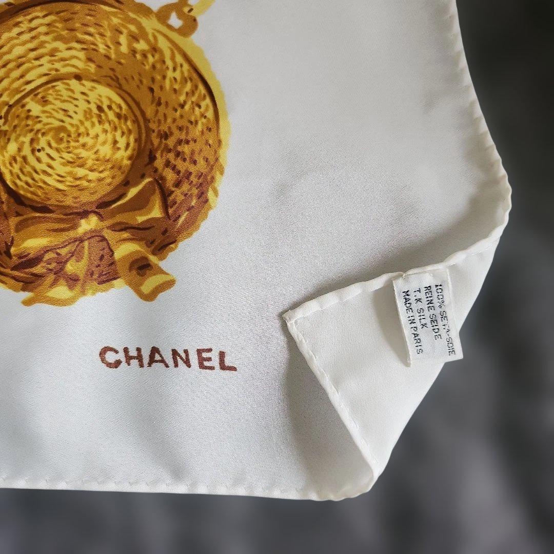 CHANEL シルクスカーフ ゴールドモチーフ