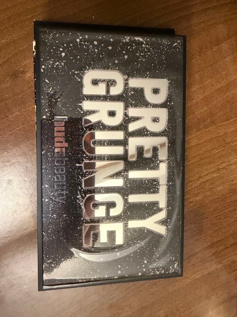 Huda beauty 新品未使用　アイシャドウパレット