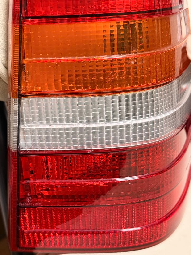 A*o様 ベンツ　W124/TE ワゴン用　テールランプ　右側　純正　美品