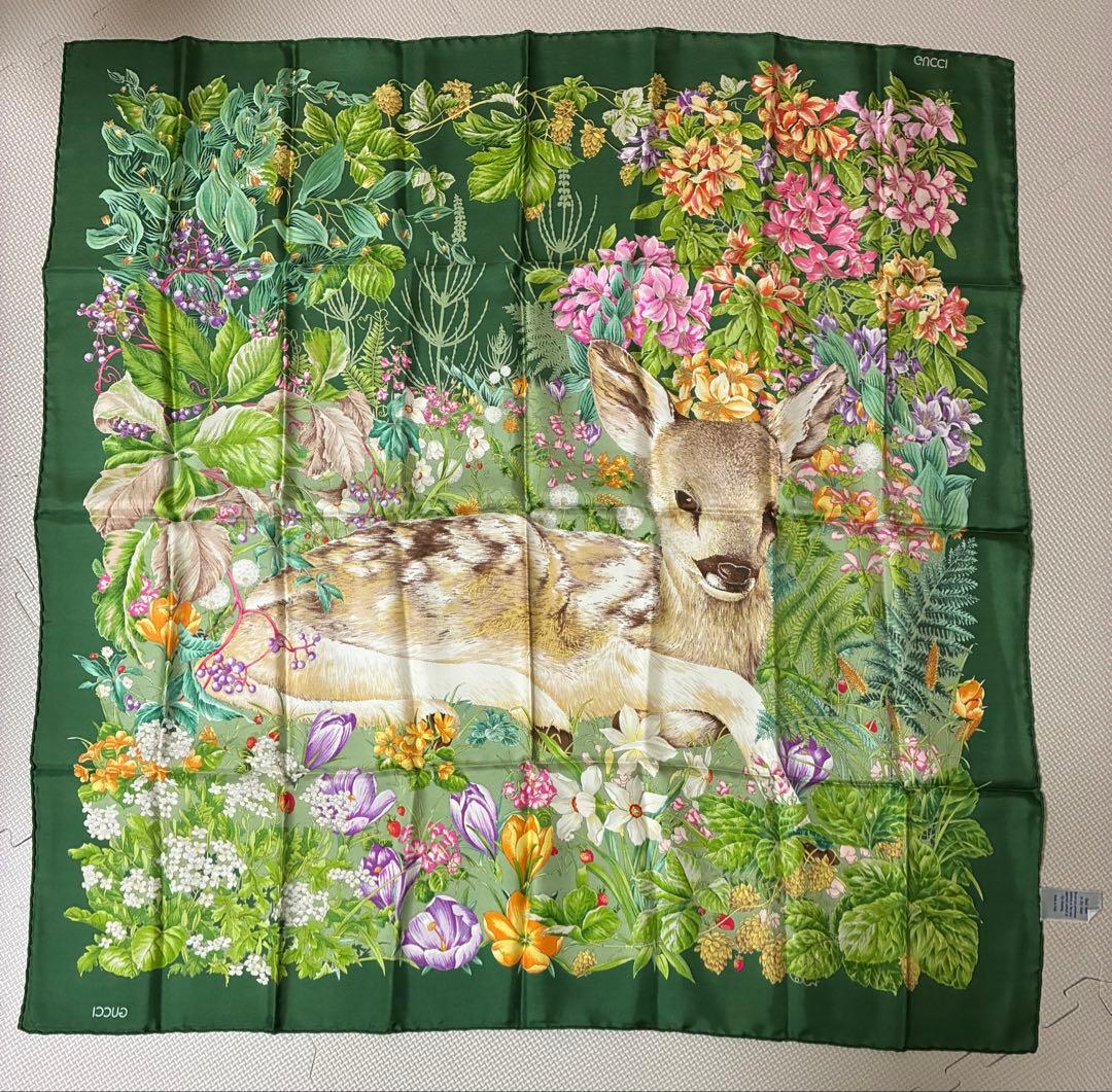 GUCCI 花と鹿のプリント スカーフ