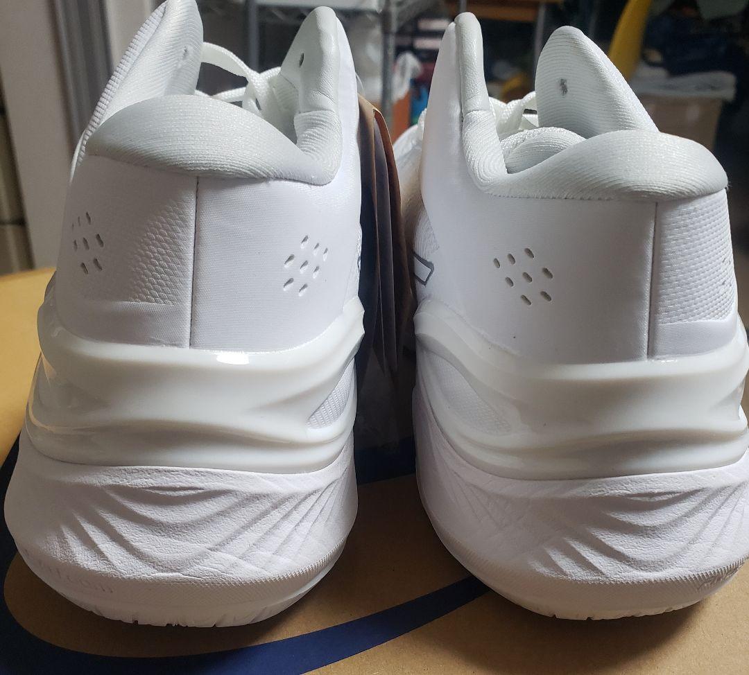未使用　ASICS GELBURST 28 バスケットシューズ　27.0cm