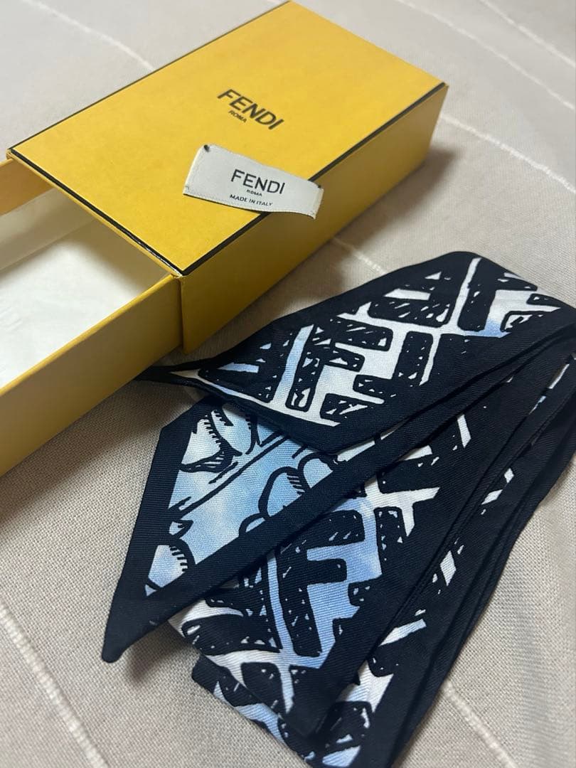 Fendi フェンディ ラッピー スカーフ