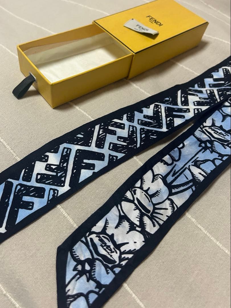 Fendi フェンディ ラッピー スカーフ