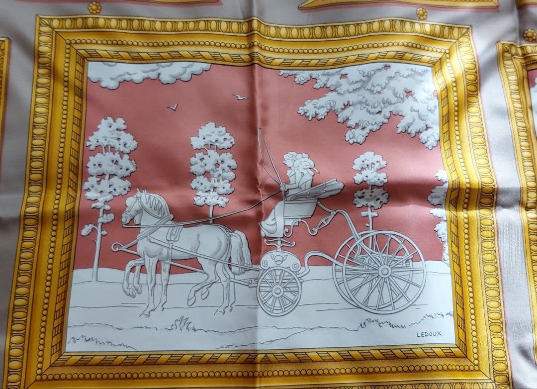 HERMES シルクスカーフ ピンク・ベージュ