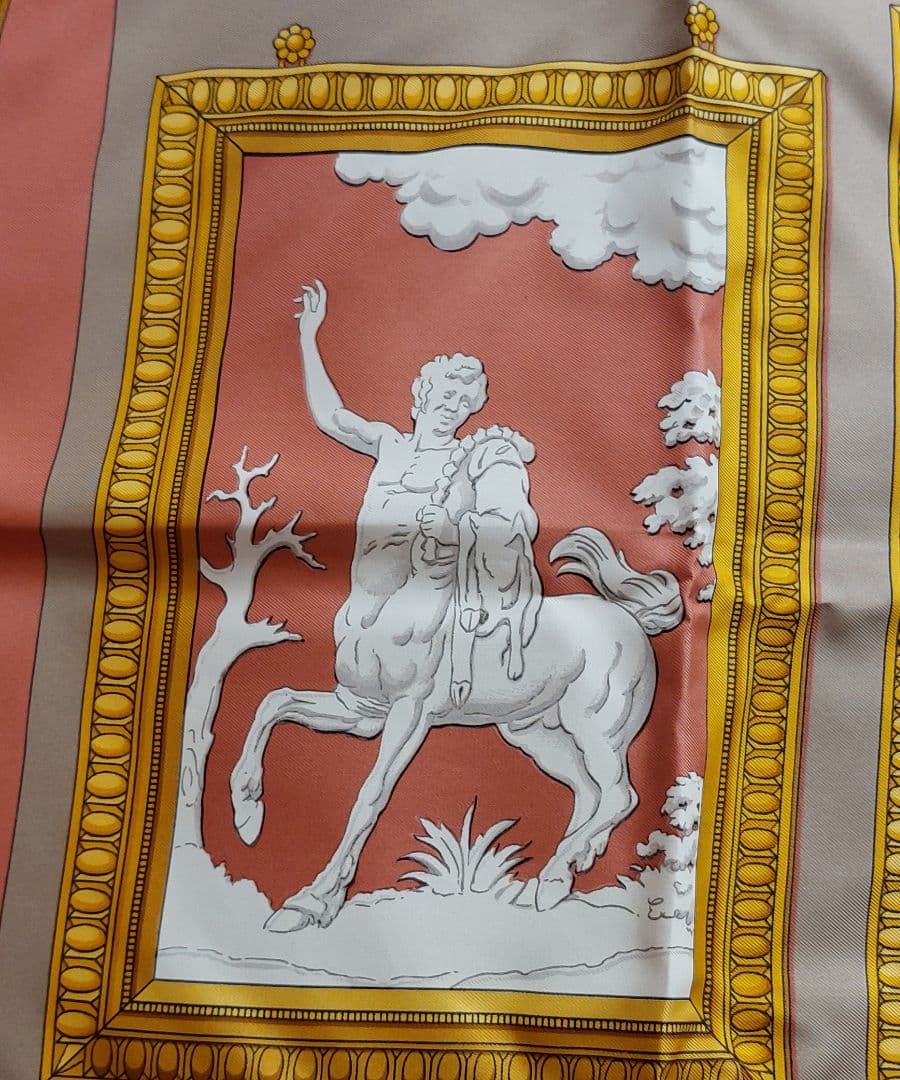 HERMES シルクスカーフ ピンク・ベージュ