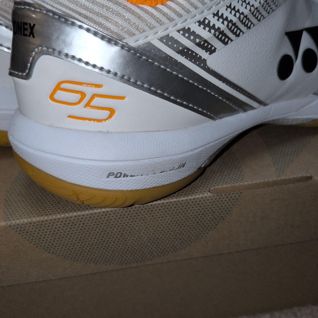 YONEX パワークッション65Z ホワイト/オレンジ 25.5cm