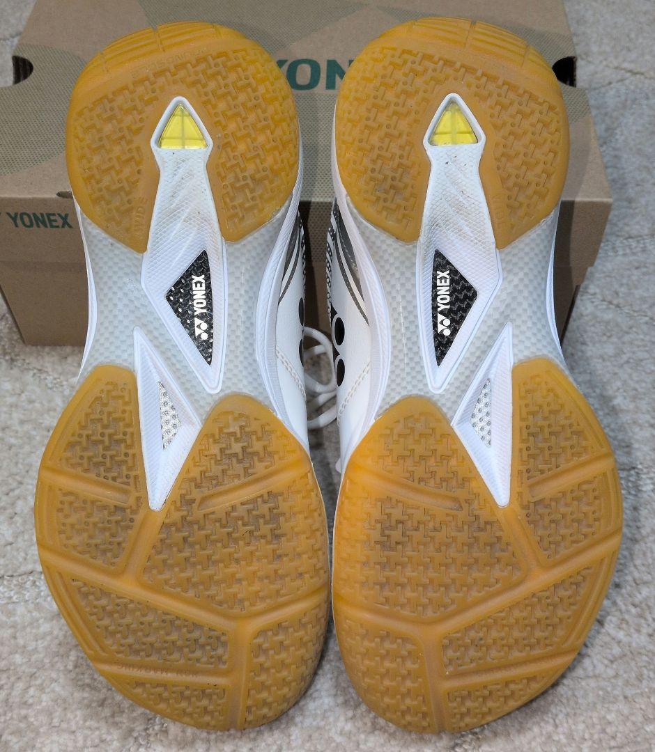 YONEX パワークッション65Z ホワイト/オレンジ 25.5cm